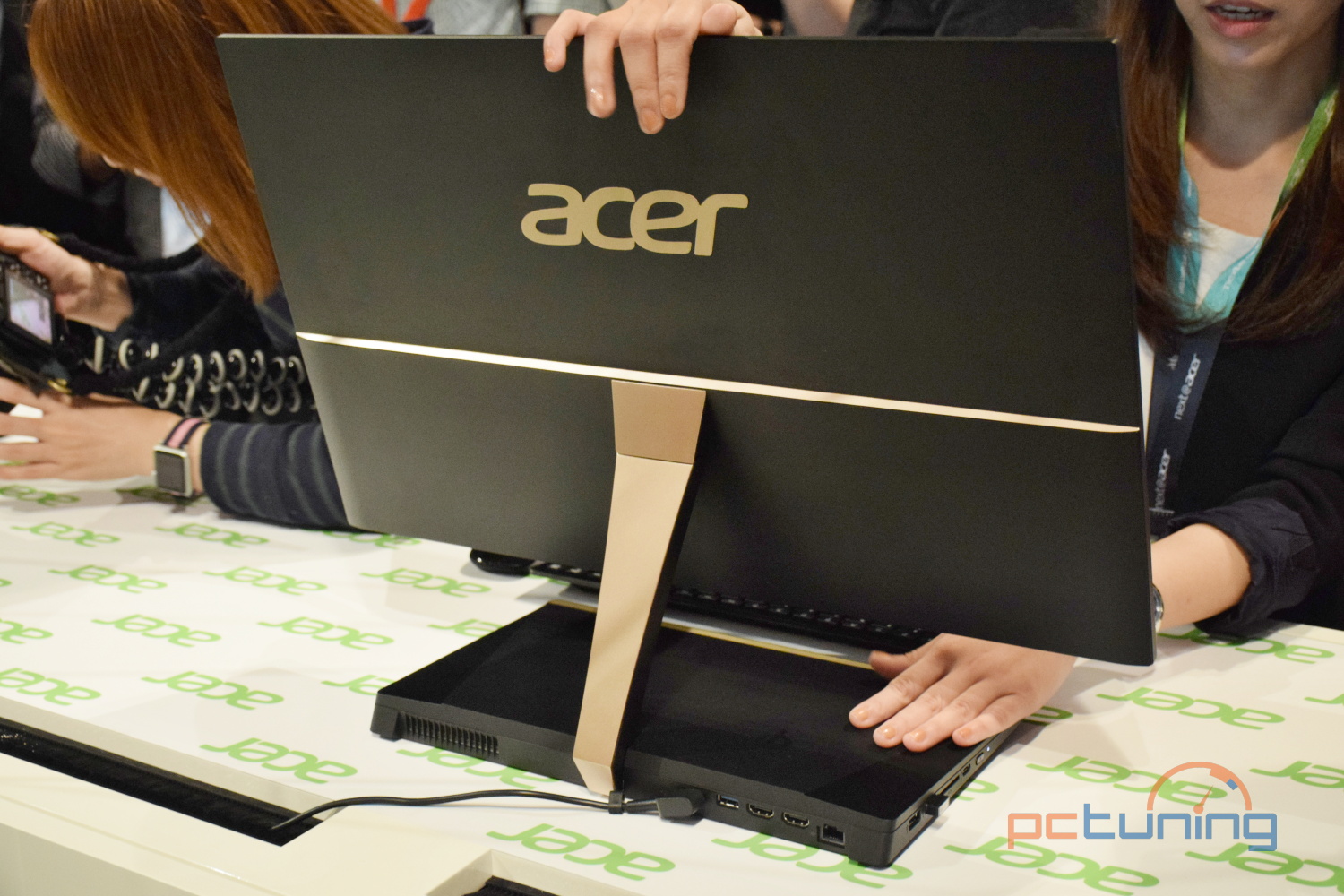 Acer představil nejtenčí AiO počítač s integrovanou bezdrátovou nabíječkou [IFA]