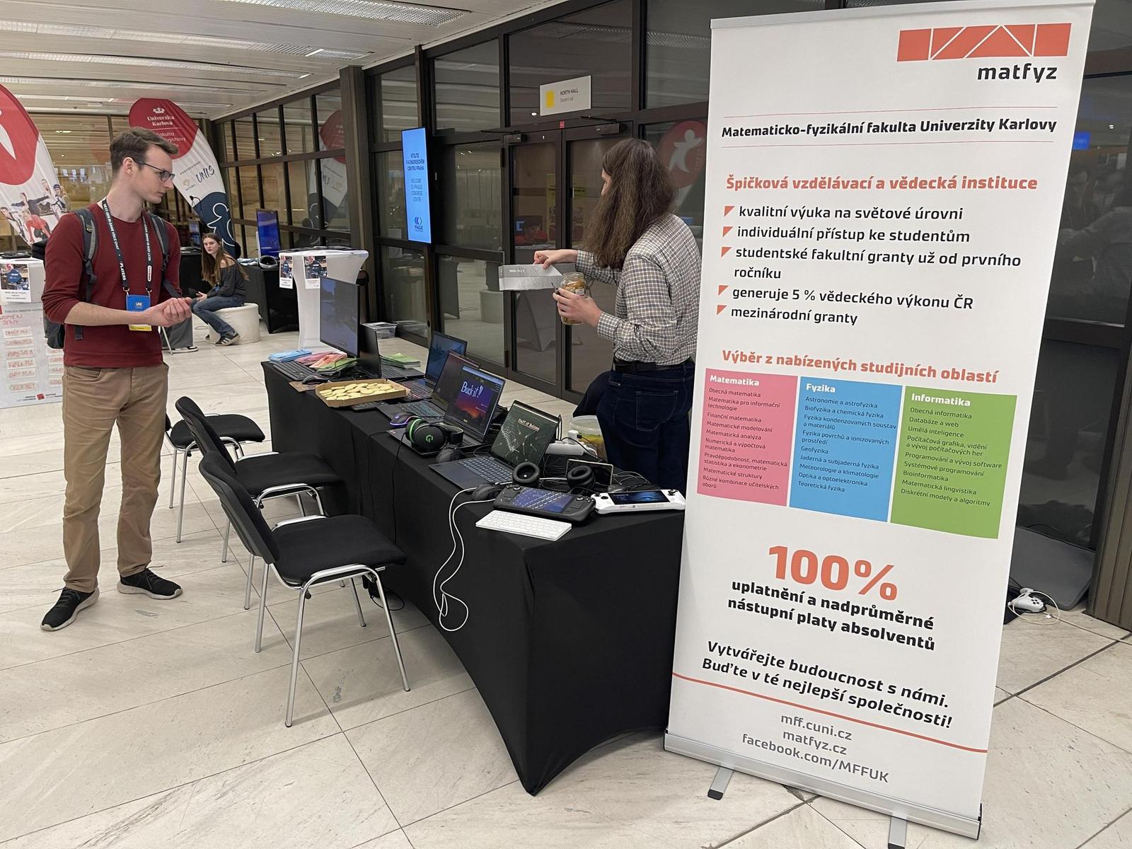 MFF UK neboli matfyz taktéž lákal.