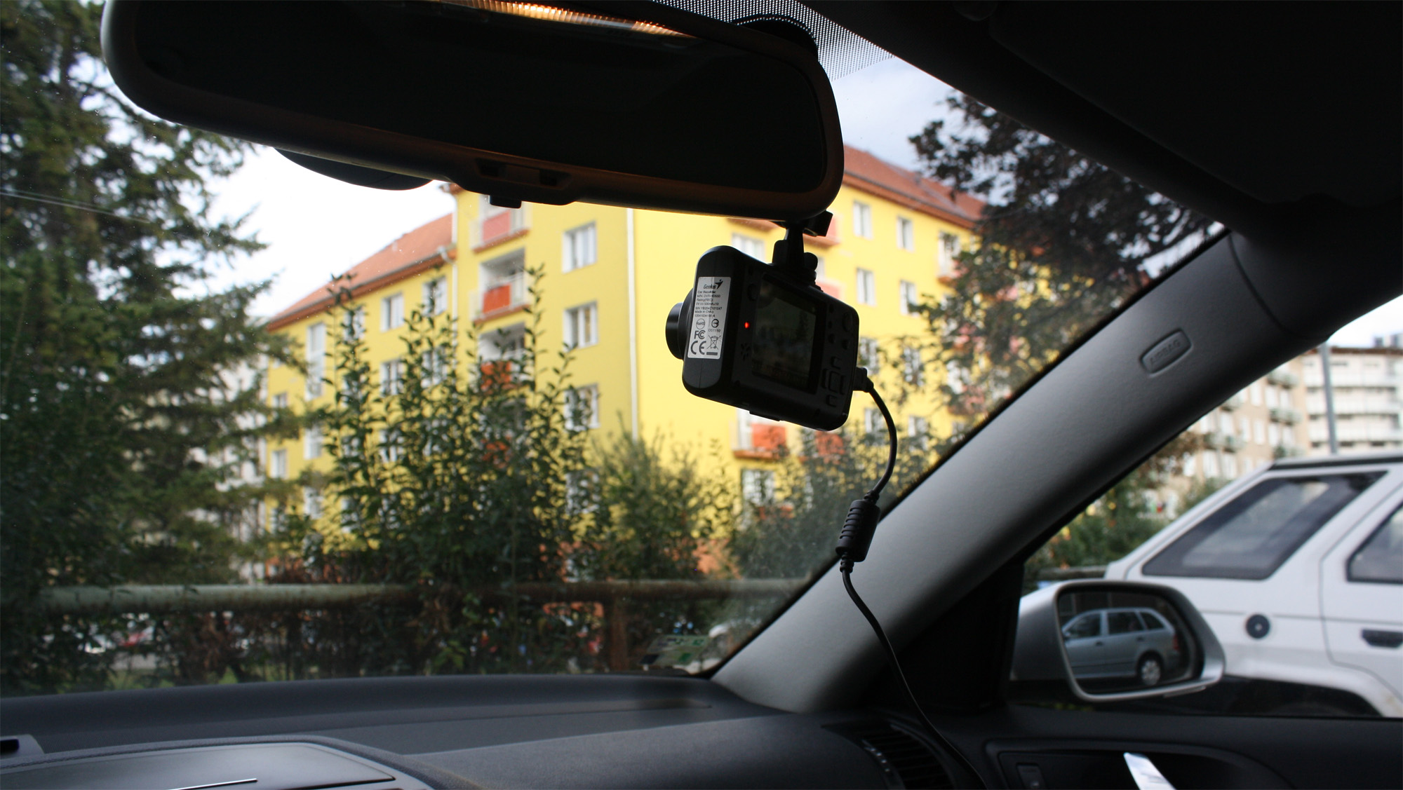 Velký test šesti kamer do auta — vyplatí se být připravený