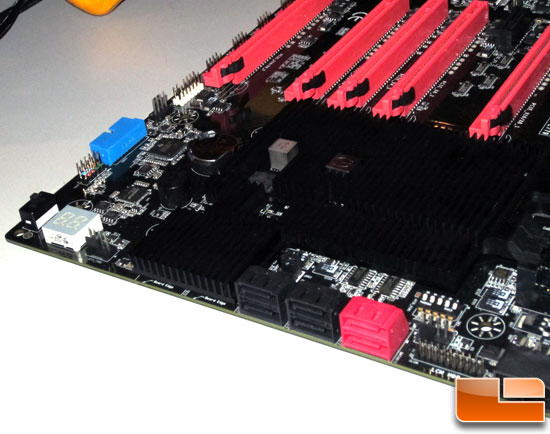 Základní deska eVGA X79 Classified E799 pro Sandy Bridge-E na fotografiích