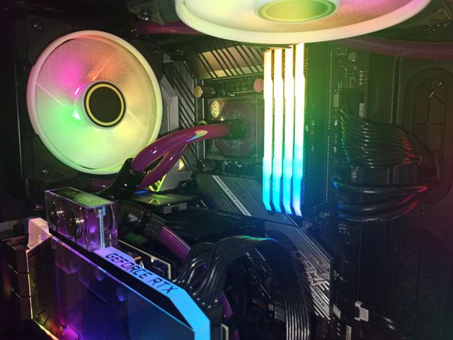 Corsair Vengeance RGB Pro SL - nízké RAM s vysokými takty