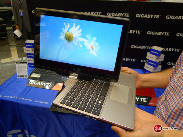 Gigabyte U2142: konvertibilní ultrabook s Windows 8