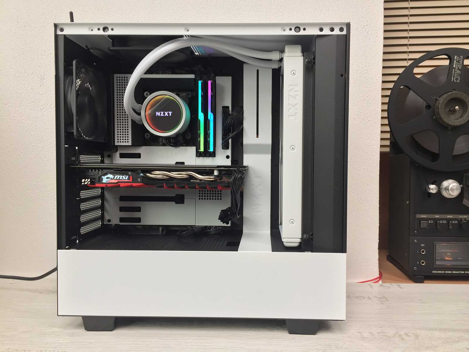 Test skříně NZXT H510 FLOW – s komponenty v bílém tónu