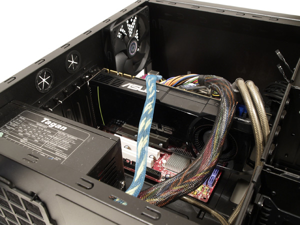 CoolerMaster Silencio 550 – nejlepší case za cenu okolo 1800 Kč