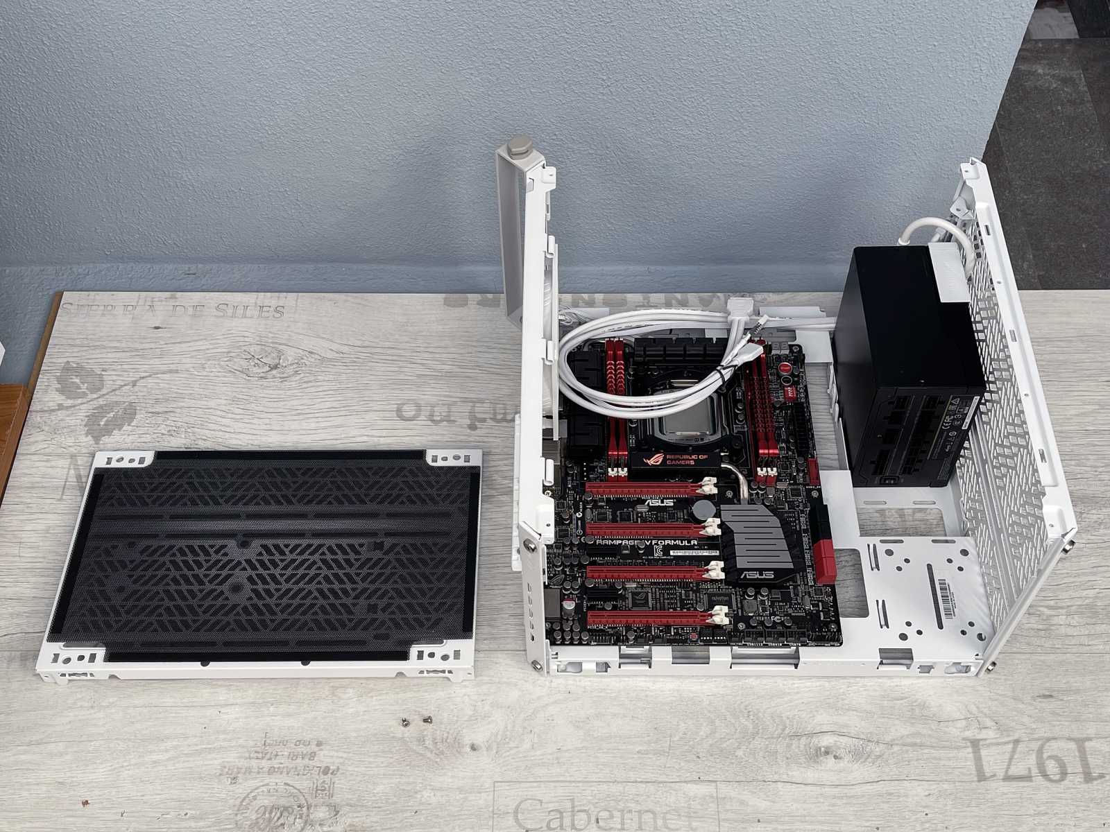 Test skříně Cooler Master Qube 500 FlatPack: Udělej si sám