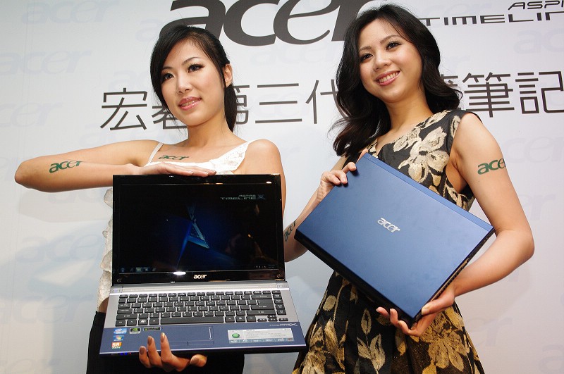 Třetí generace notebooků TimeLineX od Aceru se oblékne do modrých barev