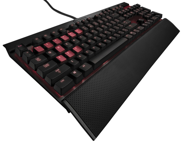 Mechanická herní klávesnice Corsair Vengeance K70 z černého hliníku je na světě