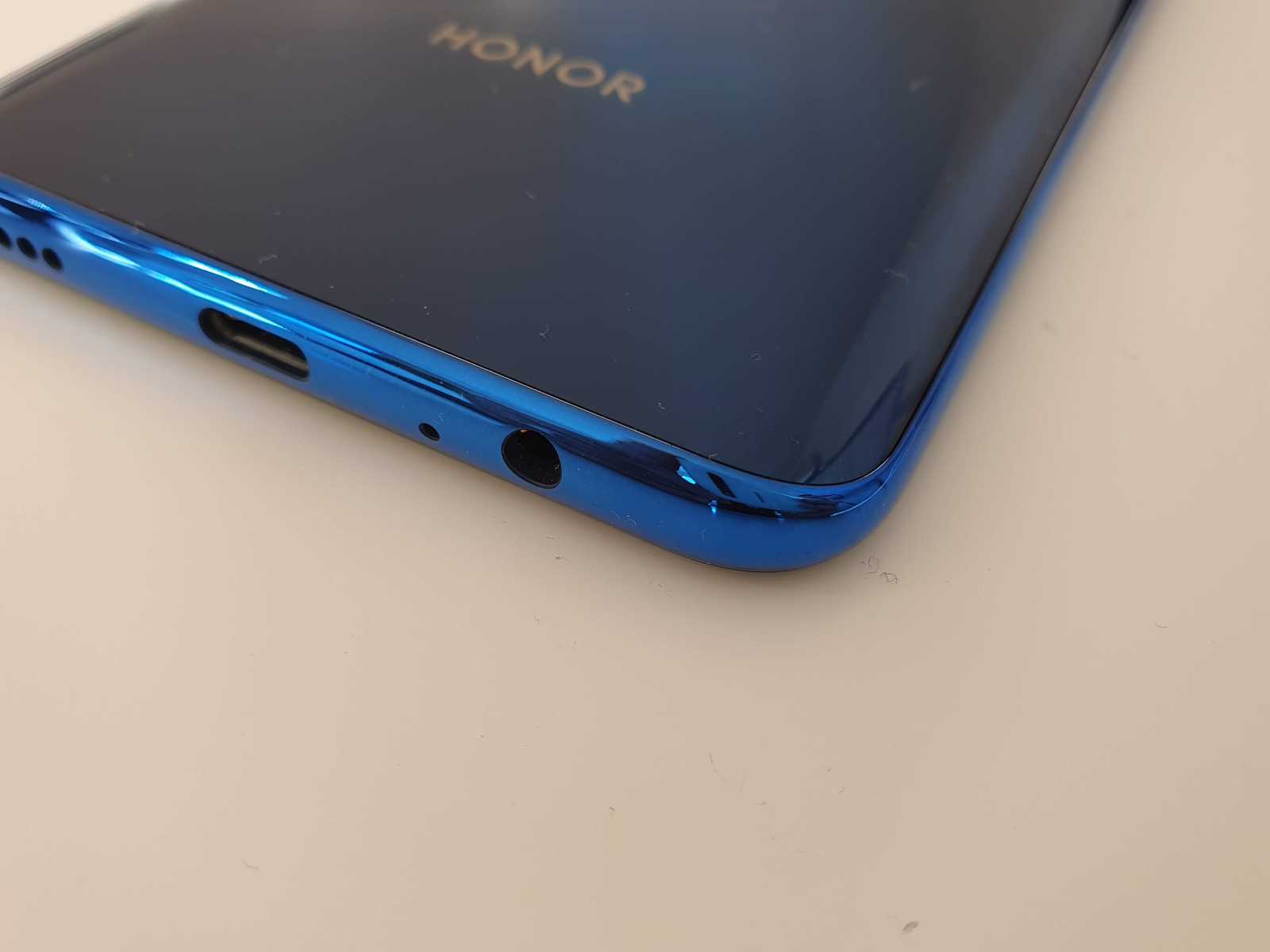 Test Honor 9X: vyskakovací selfie kamerka a provokující záda