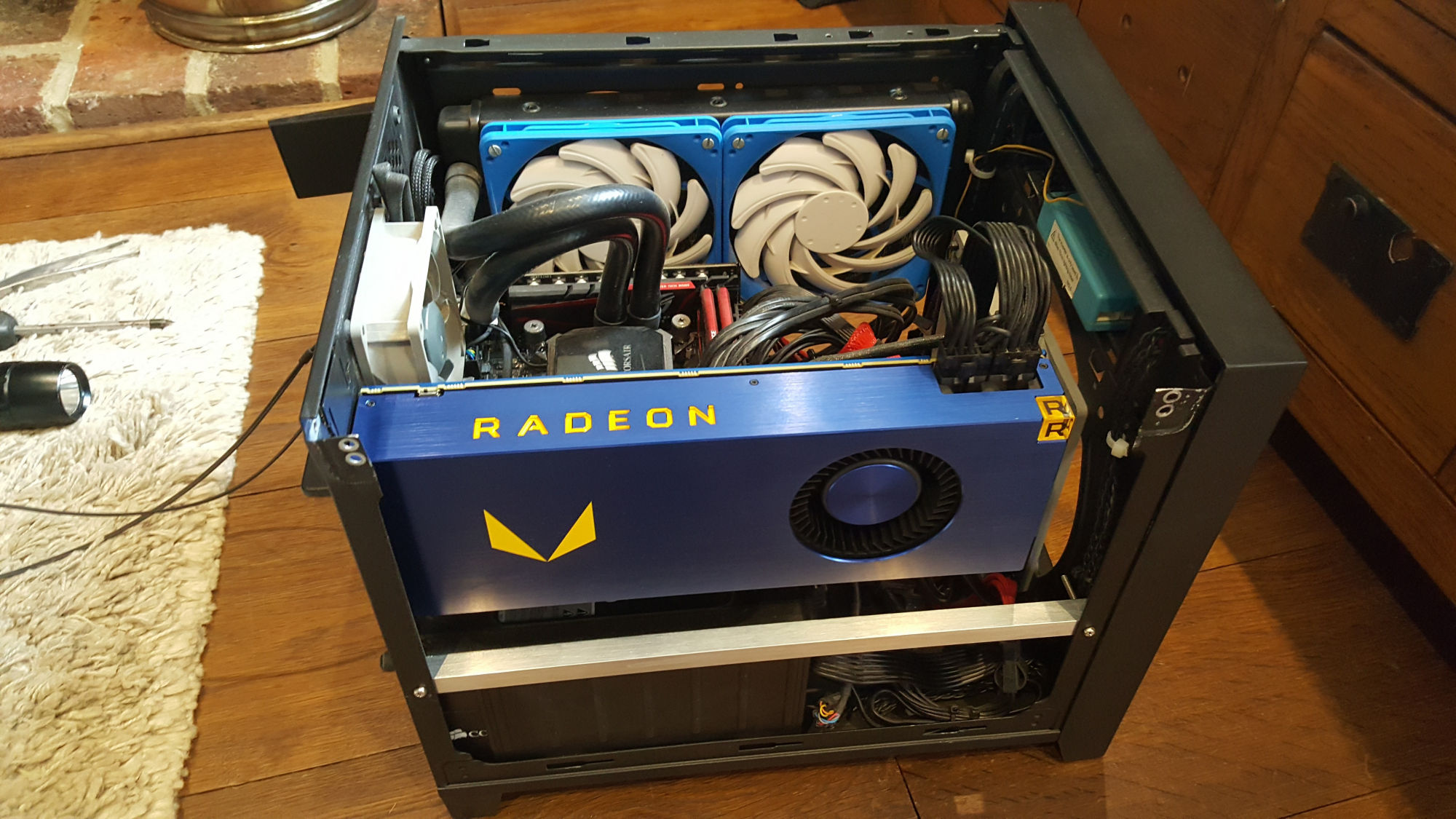 Radeon Vega FE má výkon mezi GTX 1070-1080