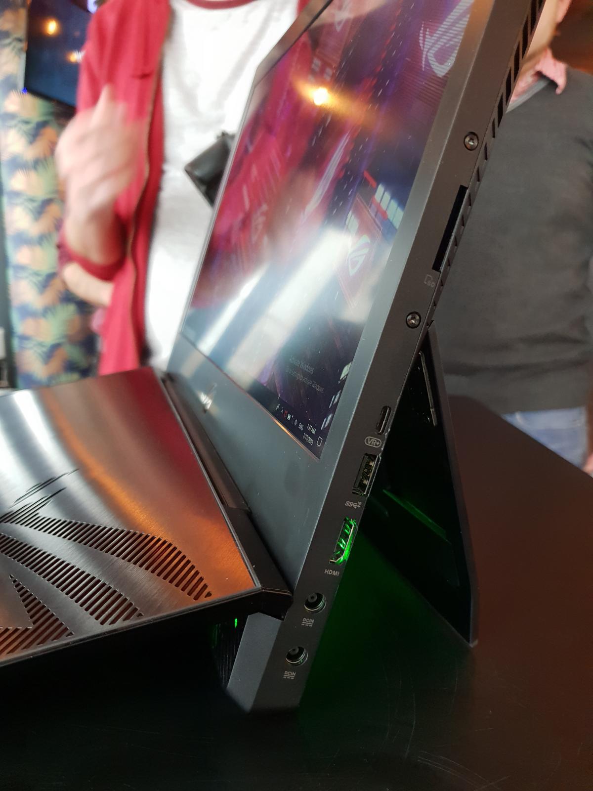 ASUS ve Varšavě prezentuje nové řady notebooků pro rok 2019