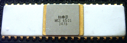 "6501chip" by wepwawet. Original uploader was Wepwawet at de.wikipedia - Transferred from de.wikipedia; transferred to Commons using CommonsHelper. (Original text : eigener Besitz, selbst aufgenommen). Licensed under CC BY-SA 3.0 via Wikimedia Commons.