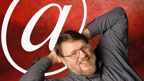 Zemřel vynálezce e-mailu a zavináče Ray Tomlinson