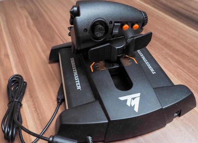 Joystick Thrustmaster T.16000M FCS HOTAS pro každého pilota