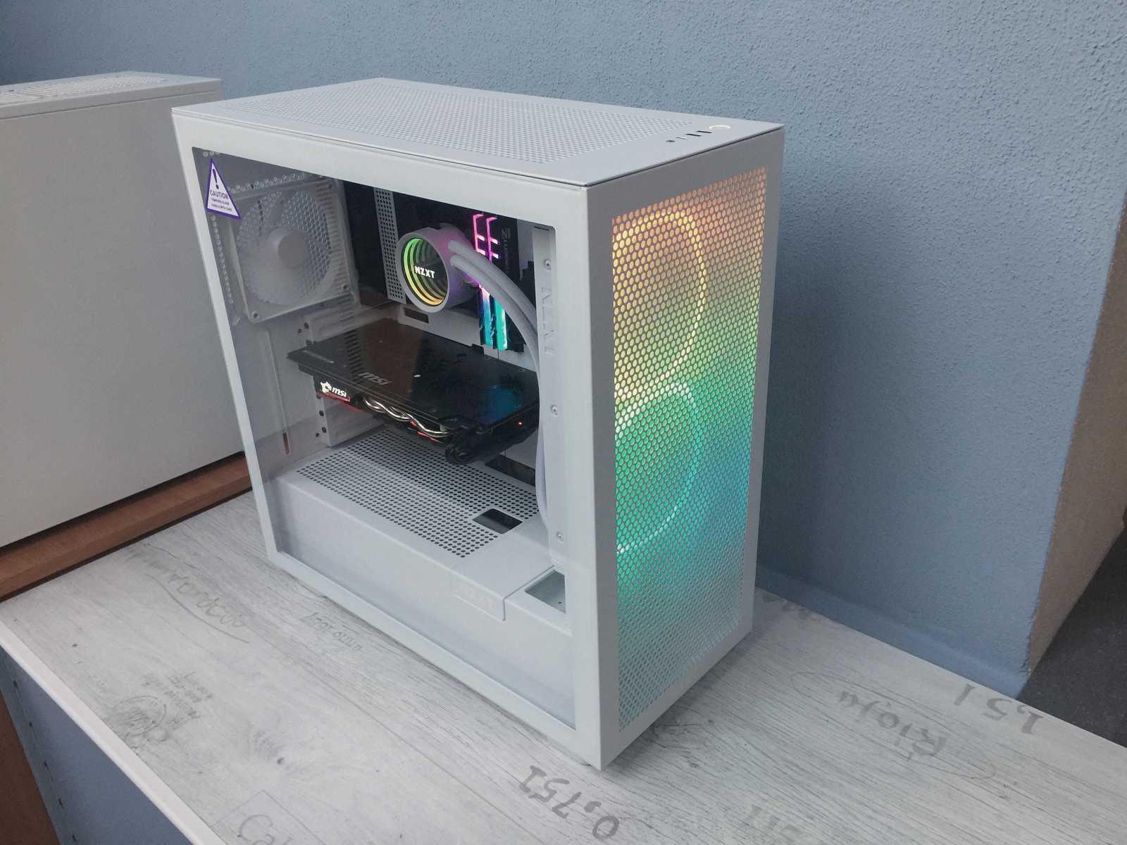 Test skříně NZXT H7 FLOW: více prostoru a lepší odvětrávání pro výkonný hardware