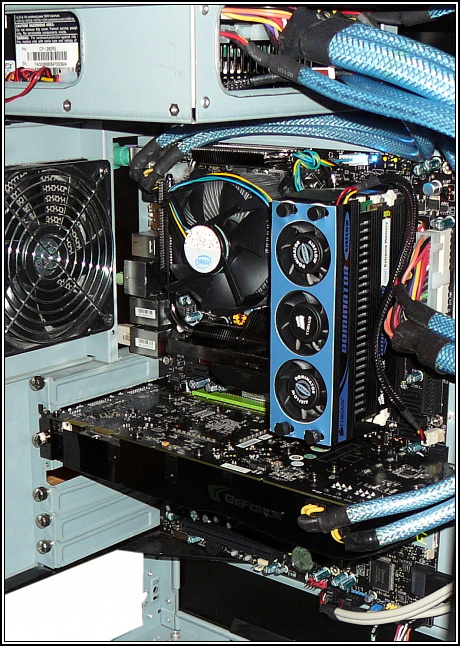 Radeon HD4870 a GeForce GTX 260 v 16-ti hrách