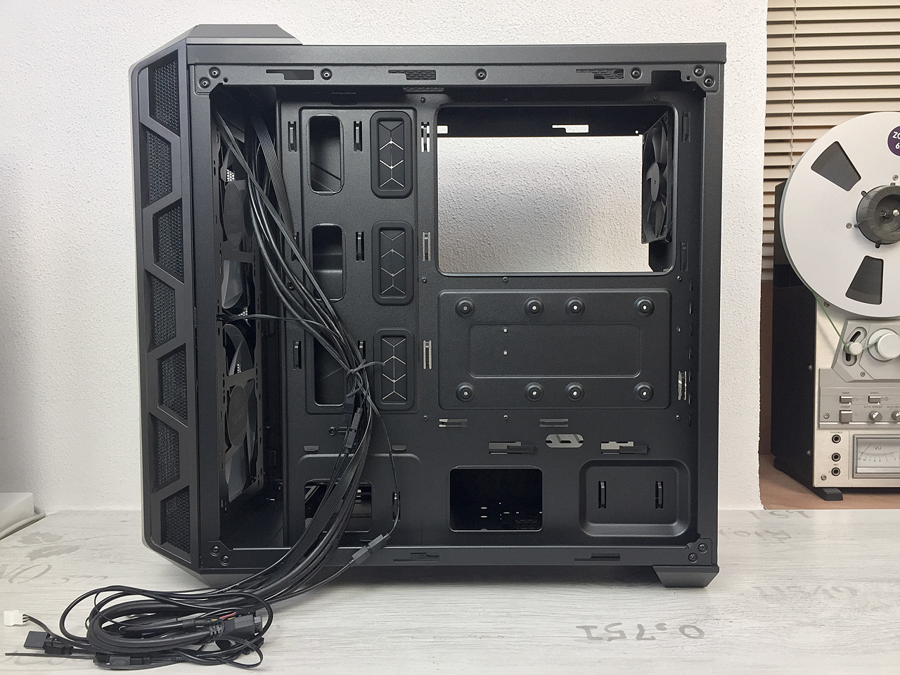 Cooler Master MasterCase H500 ARGB – nejnižší HAF