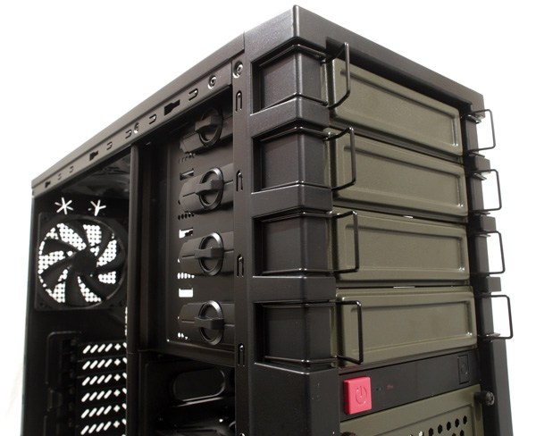 Antec GX700 – už i Antec dělá levné case. V army stylu