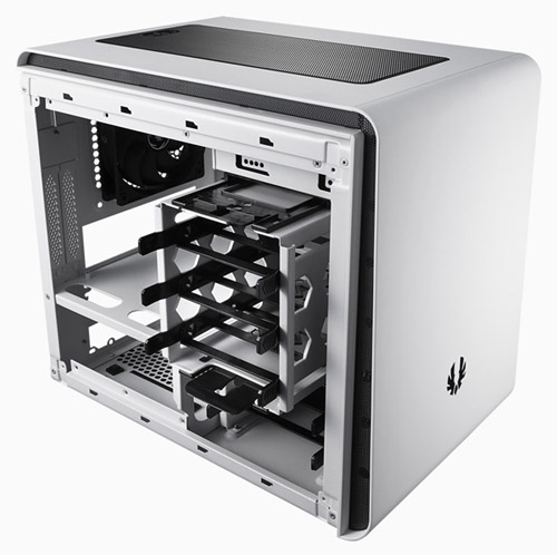 BitFenix představil PC skříň Phenom