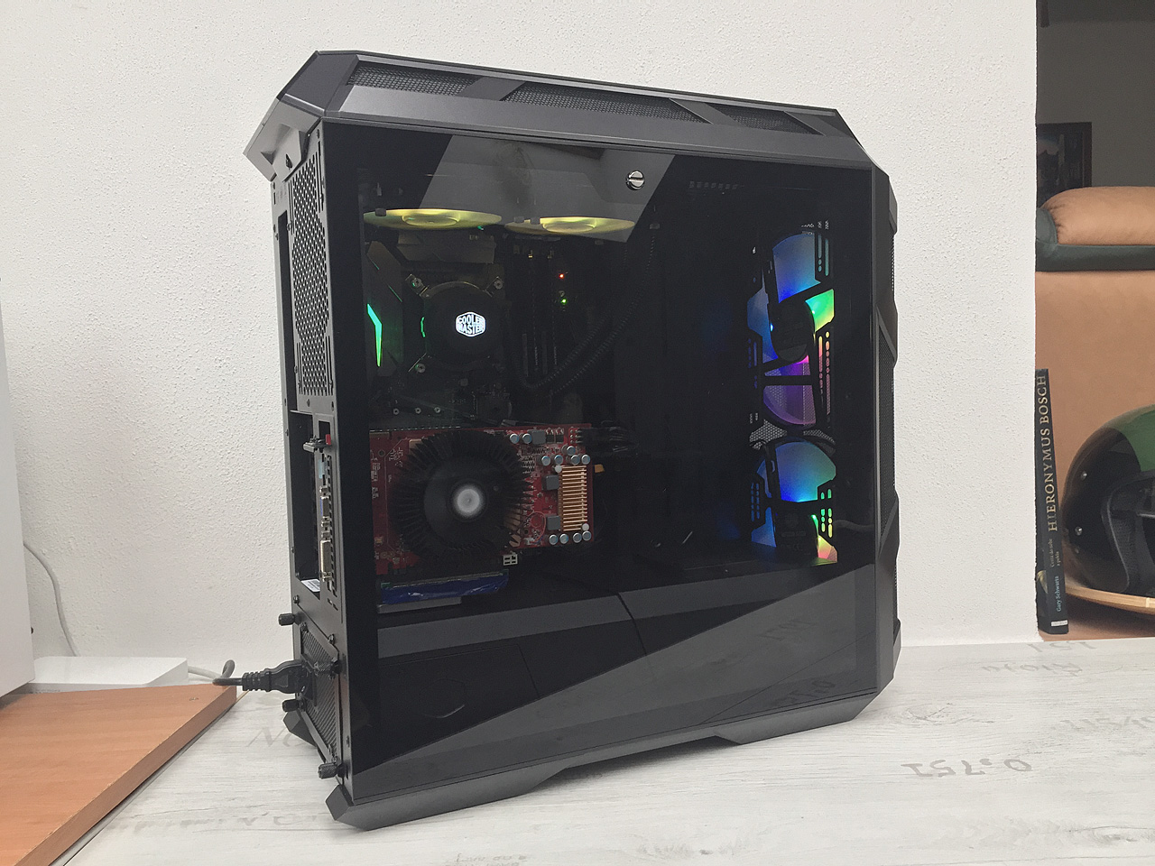 Cooler Master MasterCase H500M – skříň s dvojí tváří