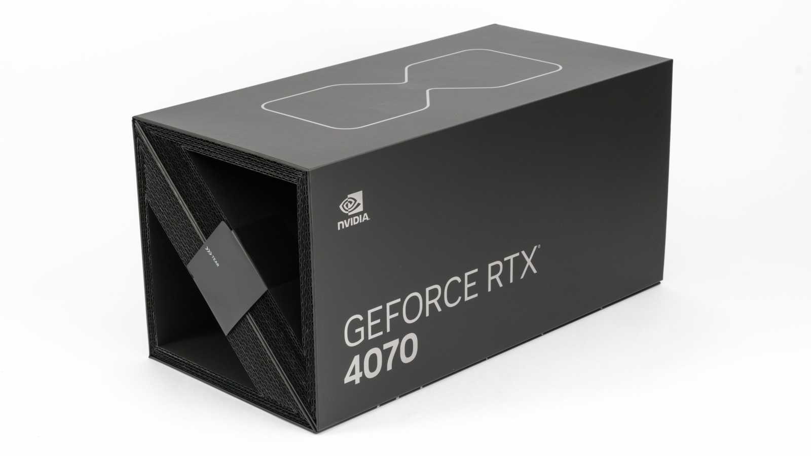 Nvidia GeForce RTX 4070 FE: Atraktivní mix za dobrou cenu