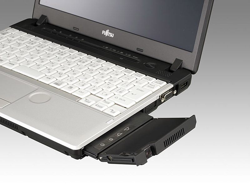 Notebook Fujitsu LifeBook bude mít místo optické mechaniky projektor