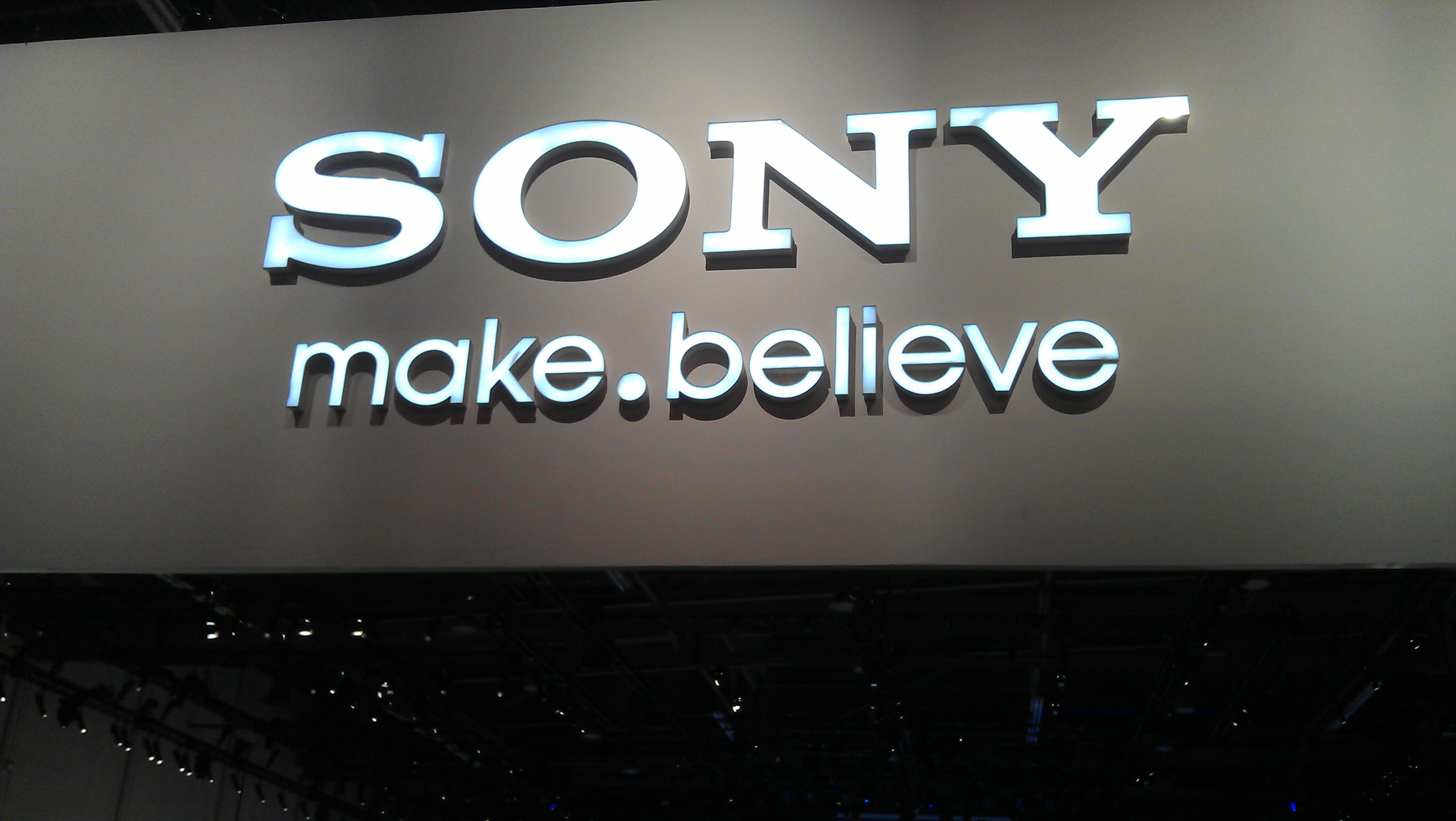 Zisk Sony se propadl o 86 procent