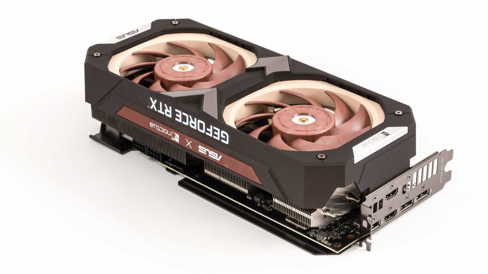 Asus GeForce RTX 3070 Noctua OC Edition 8GB: Chladič, který už nevylepšíte