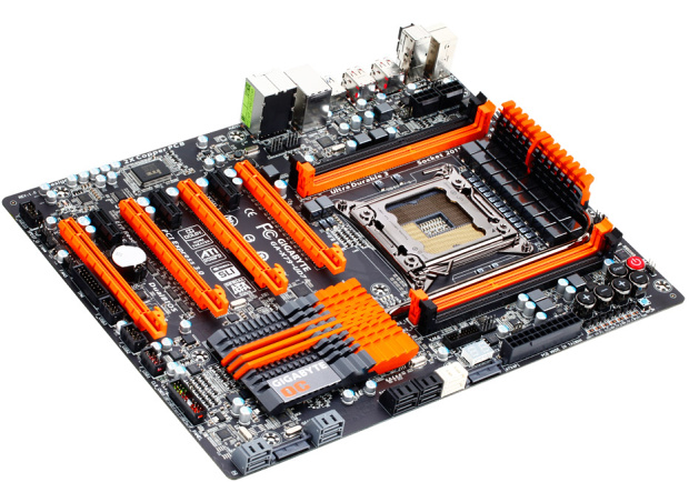 Gigabyte X79-UD7 – nejvyšší model, ale na konkurenci nestačí