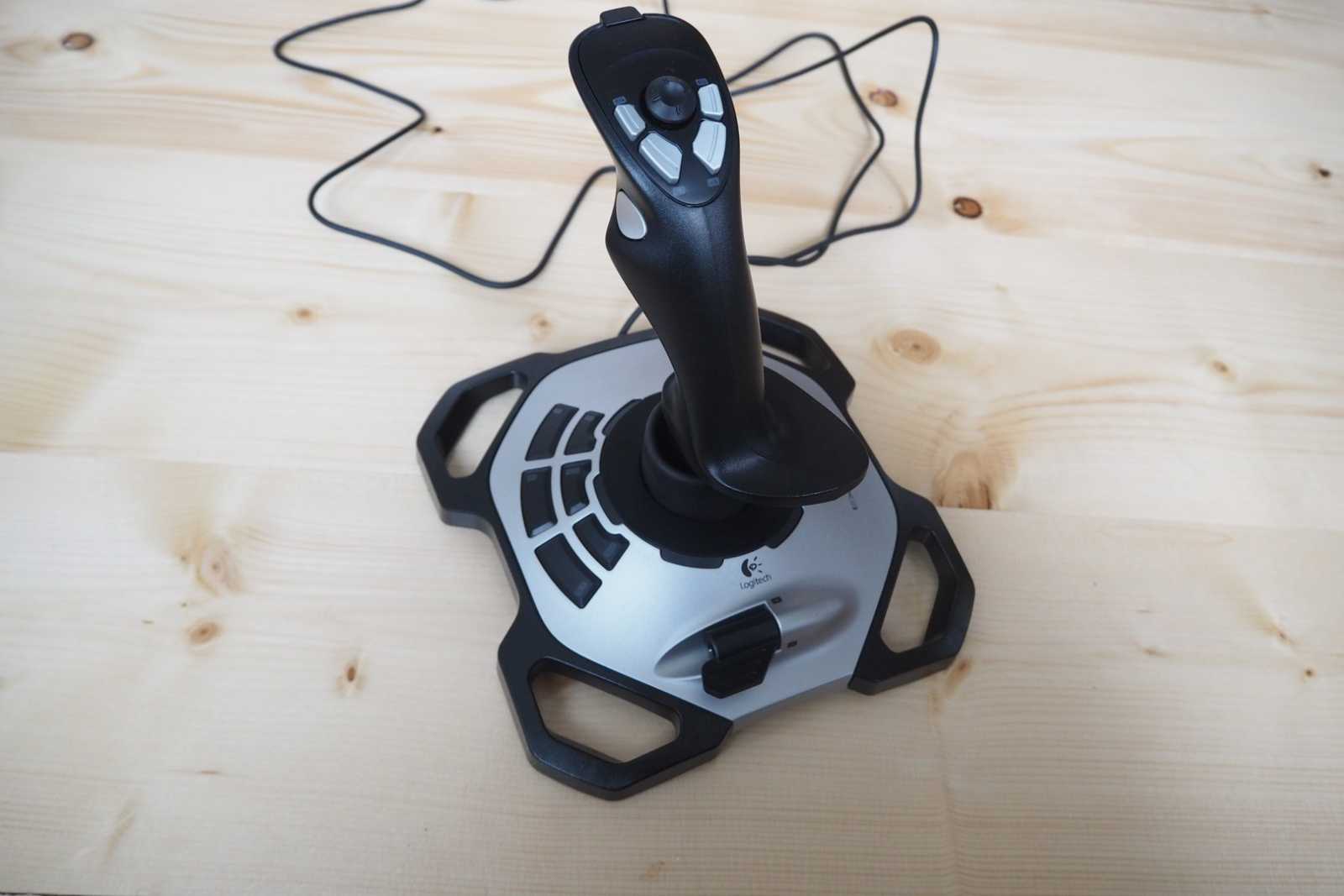 Velký test joysticků: čtyřka pro ty náročnější