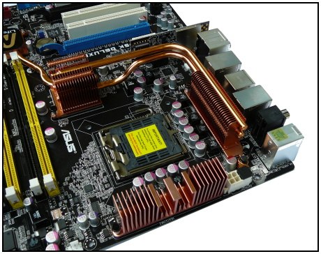 Čtyři základní desky pro platformu Intel: 2x Asus, 1x EVGA, 1x Abit