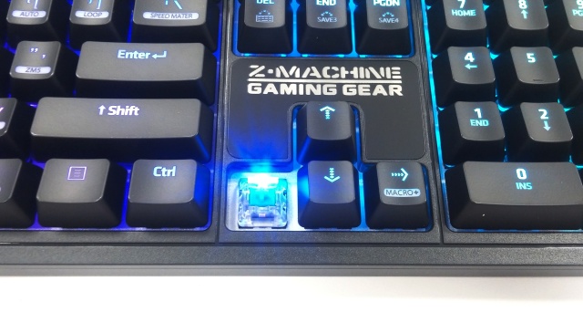 Zalman ZM-K900M: ultimátní podsvícení i mechanické spínače