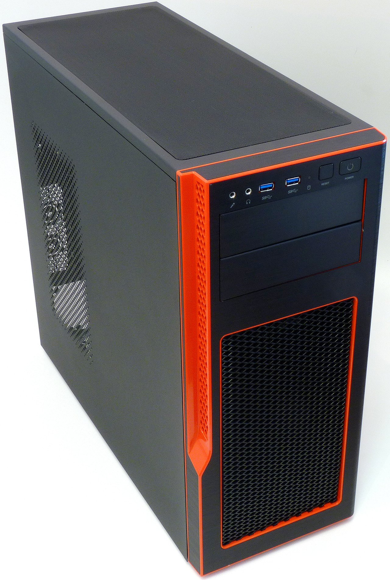 Supermicro SuperChassis GS50-000R – „herní“ skříň 