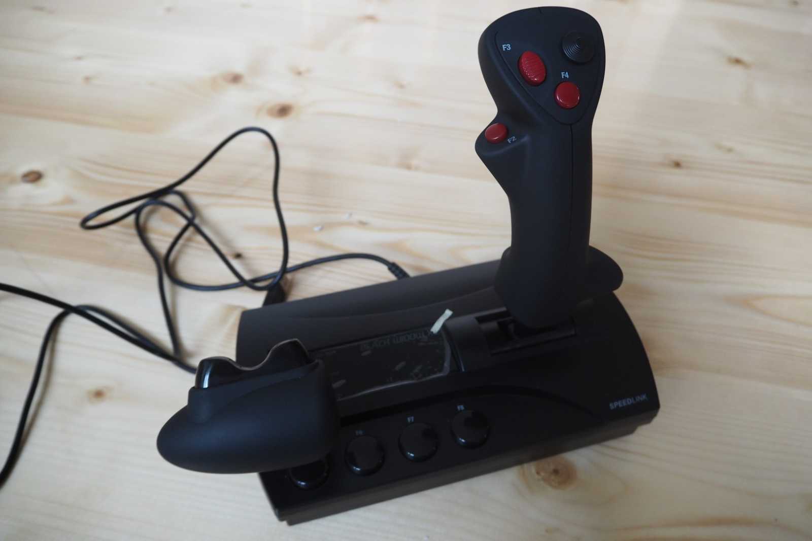 Šest joysticků s cenou pod 1500 korun v testu