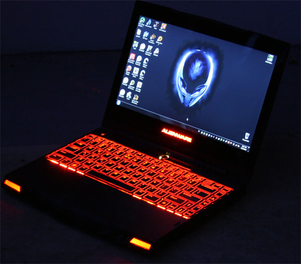 Alienware M11x — malý herní mimozemšťan