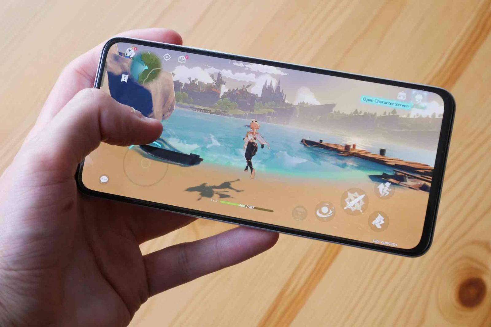 Levná herní mašina Realme 14: jak obstojí proti iPhonu 16e?