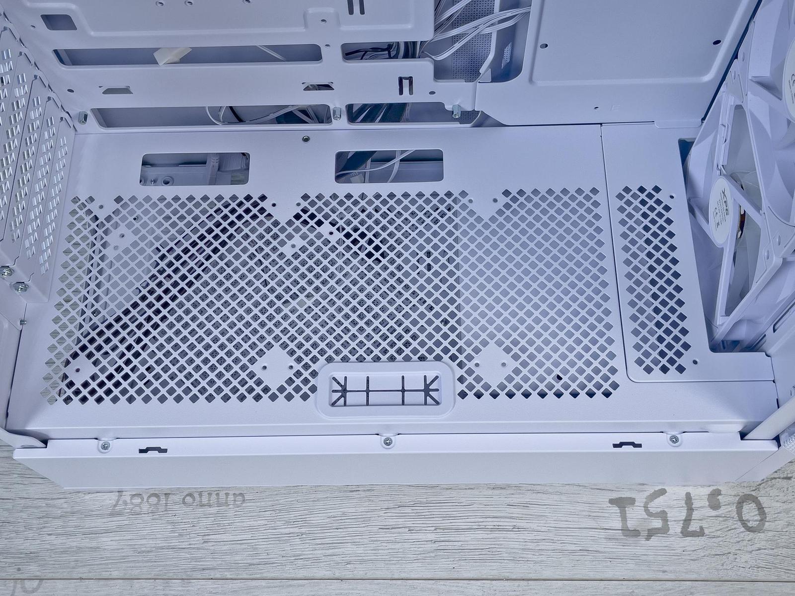 Test skříně XPG Starker AIR BTF – atraktivní vzhledem i cenou