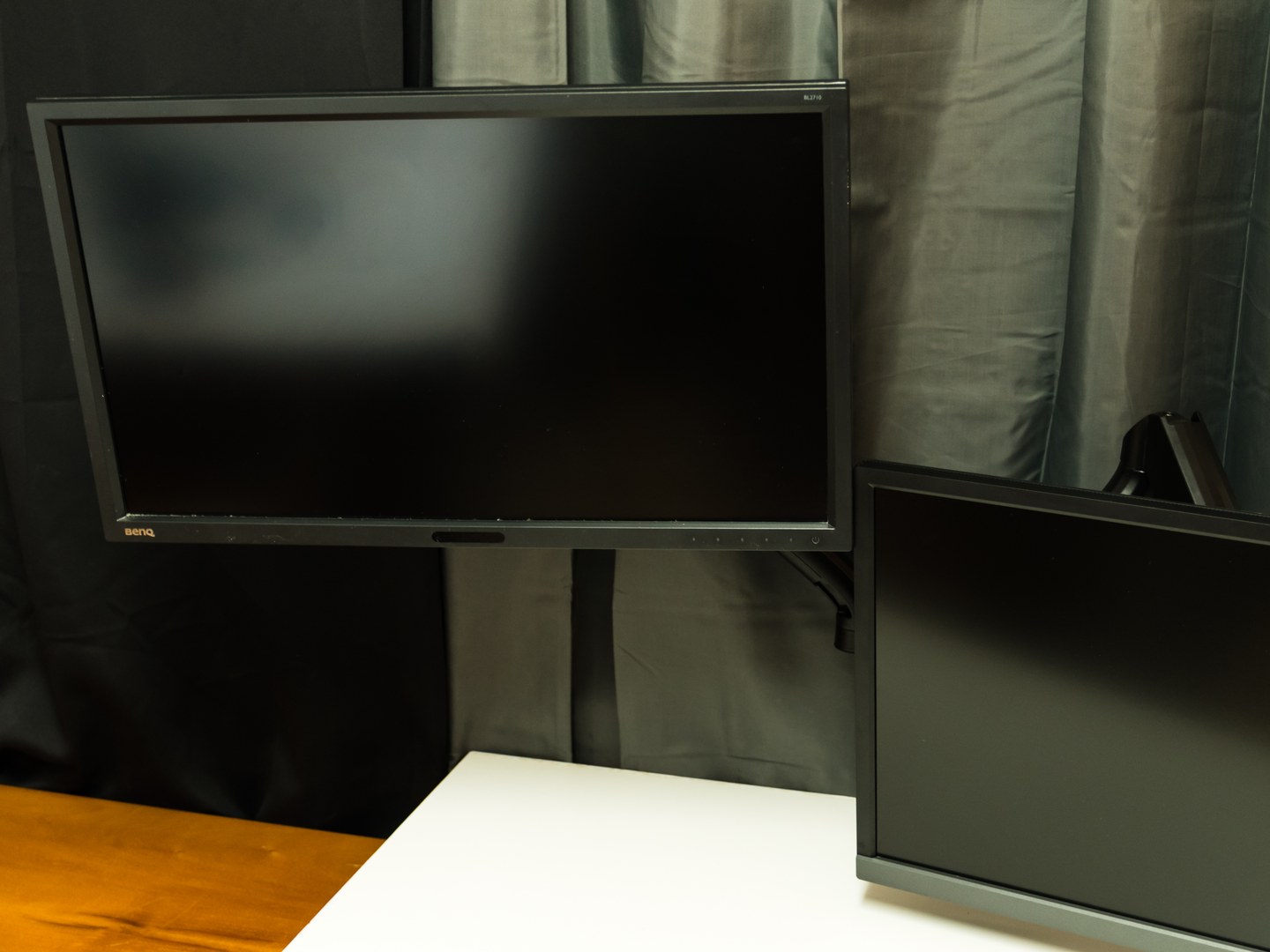 Gelid FlexMount Duo: Lepší ergonomie pro dva až 34" LCD