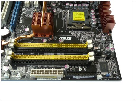 Čtyři základní desky pro platformu Intel: 2x Asus, 1x EVGA, 1x Abit