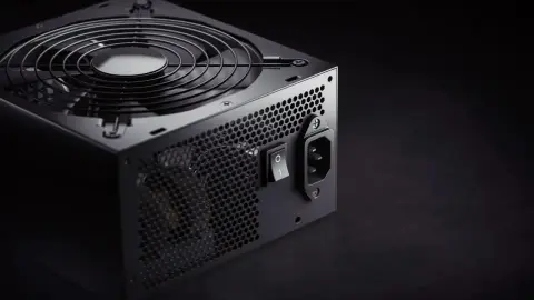 msi-slibuje-konec-taveni-kabelu-u-rtx-5090-s-novymi-zdroji