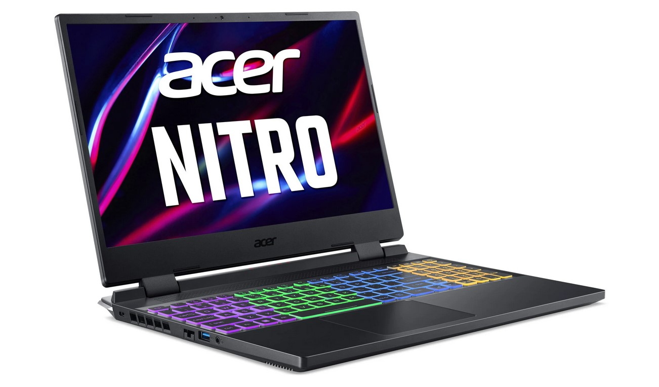 Acer Nitro 5 (AN515-58) bude s vypnutým podsvícením klváesnice vypadat velmi konzervativně, ale když LEDky zapnete, jeho povaha se projeví naplno.