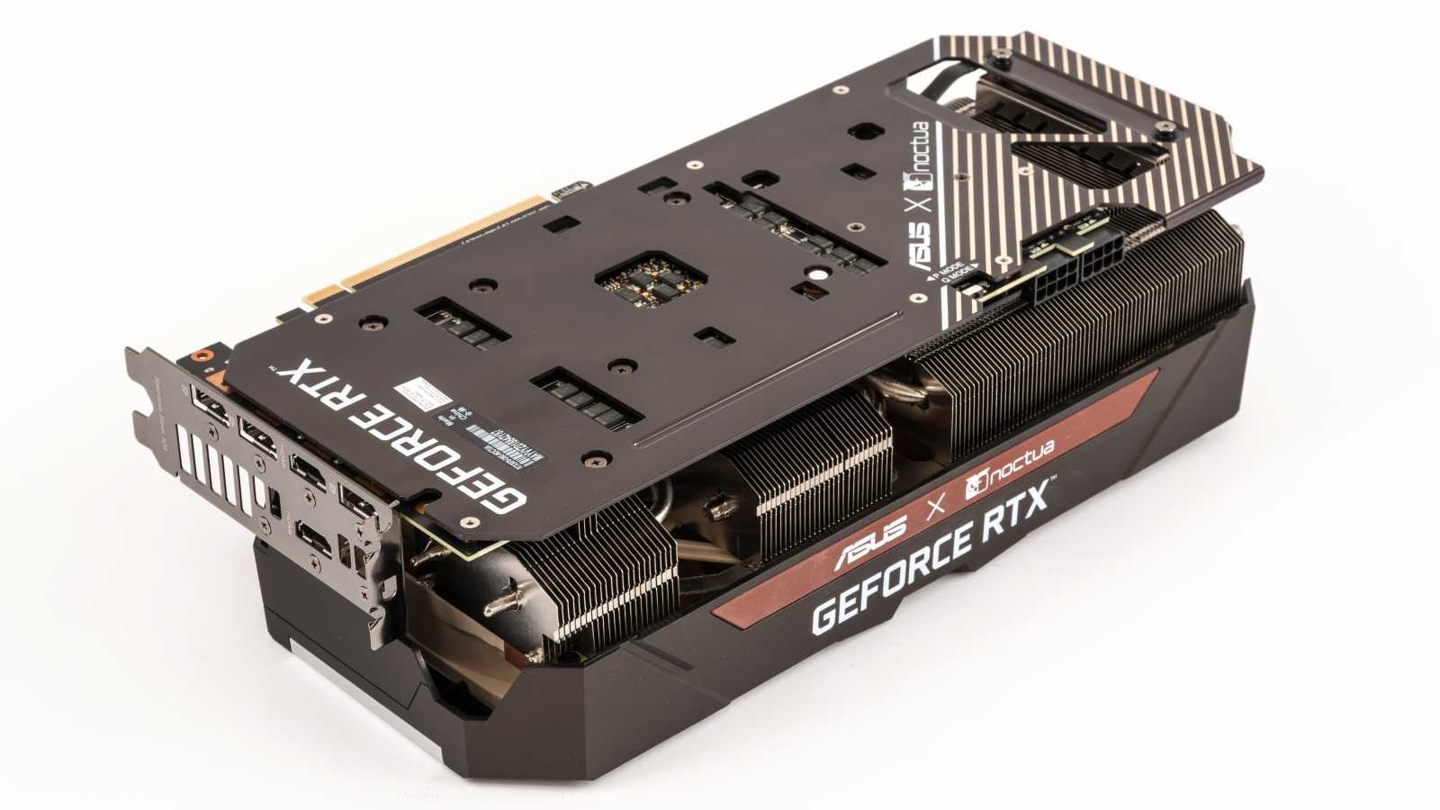 Asus GeForce RTX 3070 Noctua OC Edition 8GB: Chladič, který už nevylepšíte