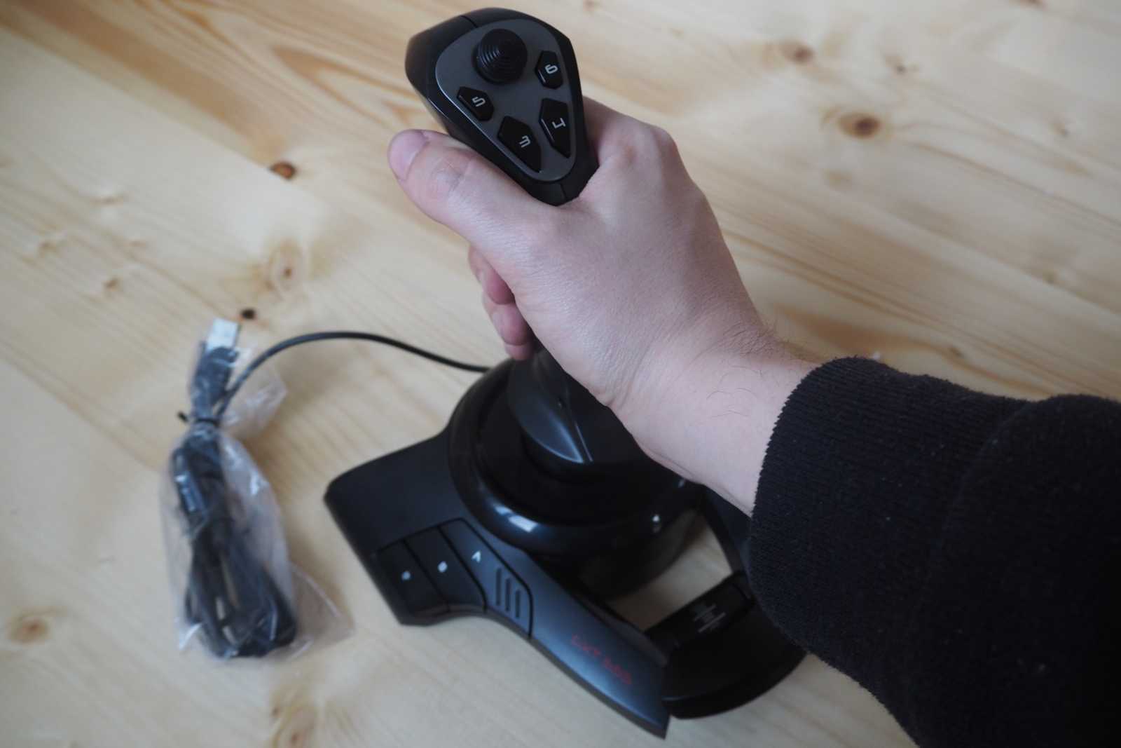 Šest joysticků s cenou pod 1500 korun v testu