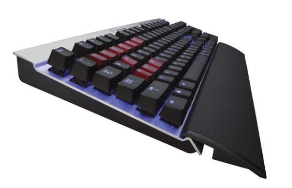 Corsair představil mechanickou klávesnici Vengeance K70