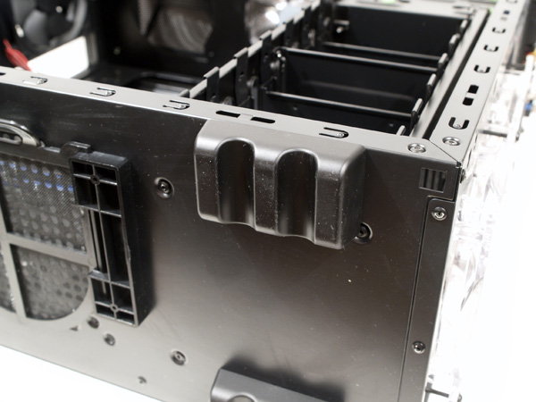 Eurocase ML 9805 TwinCooling – pekelný skelet