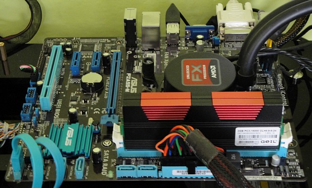 Duel levných microATX základních desek s čipsetem A55