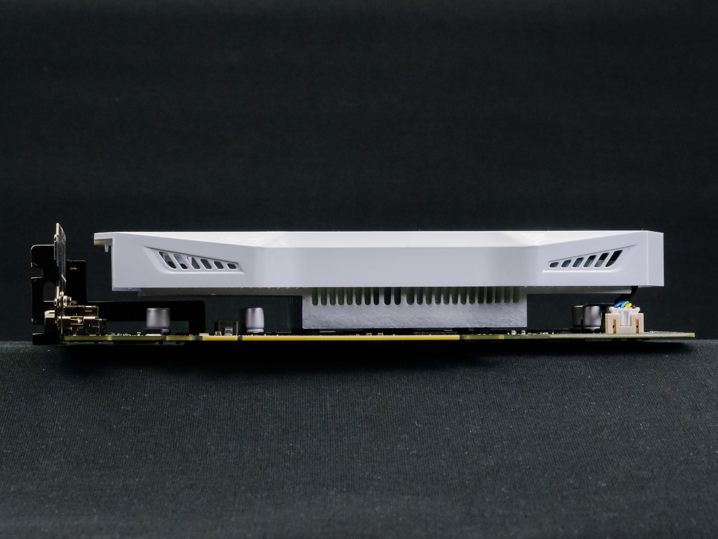 Asus GeForce GTX 950: se super cenou a luxusní vizáží