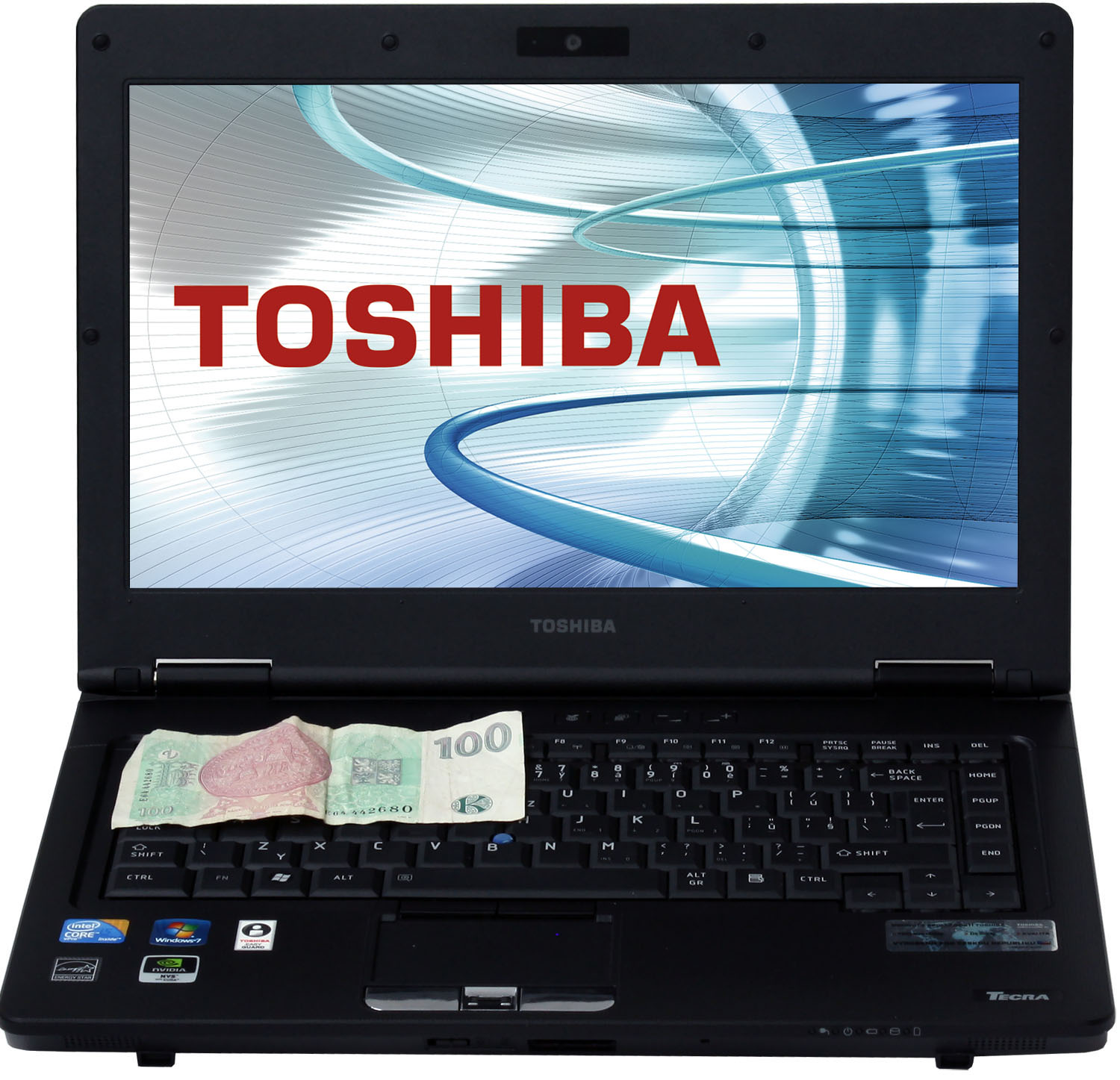 Toshiba Tecra M11 — profesionál s Nvidia Quadro pod kapotou