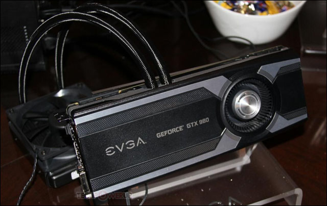 Odhaleny první snímky grafické karty EVGA GeForce GTX 980 Hydro Copper s hybridním systémem chlazení