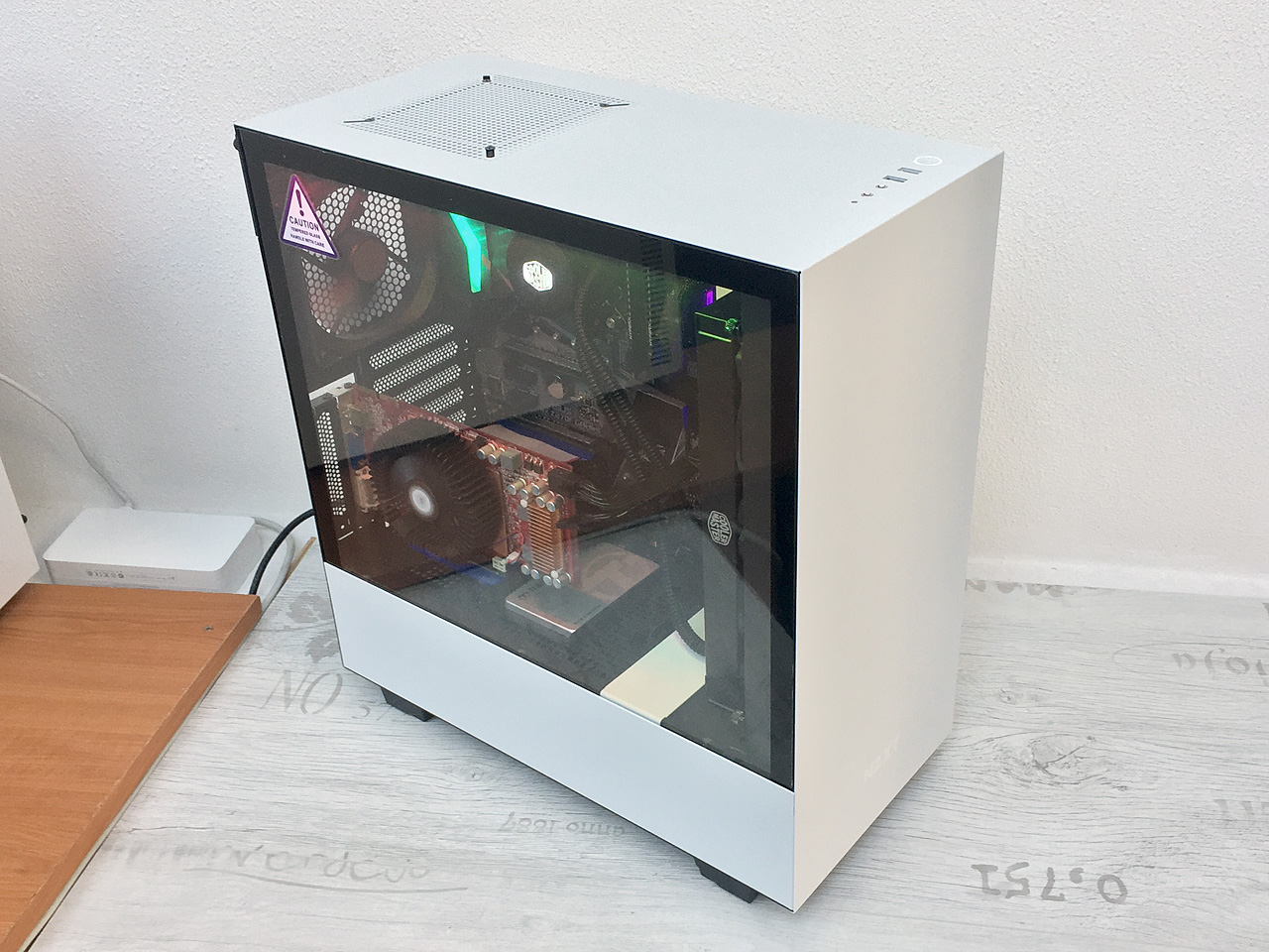 NZXT H500i – jednoduchá, chytrá a pohledná ATX skříň