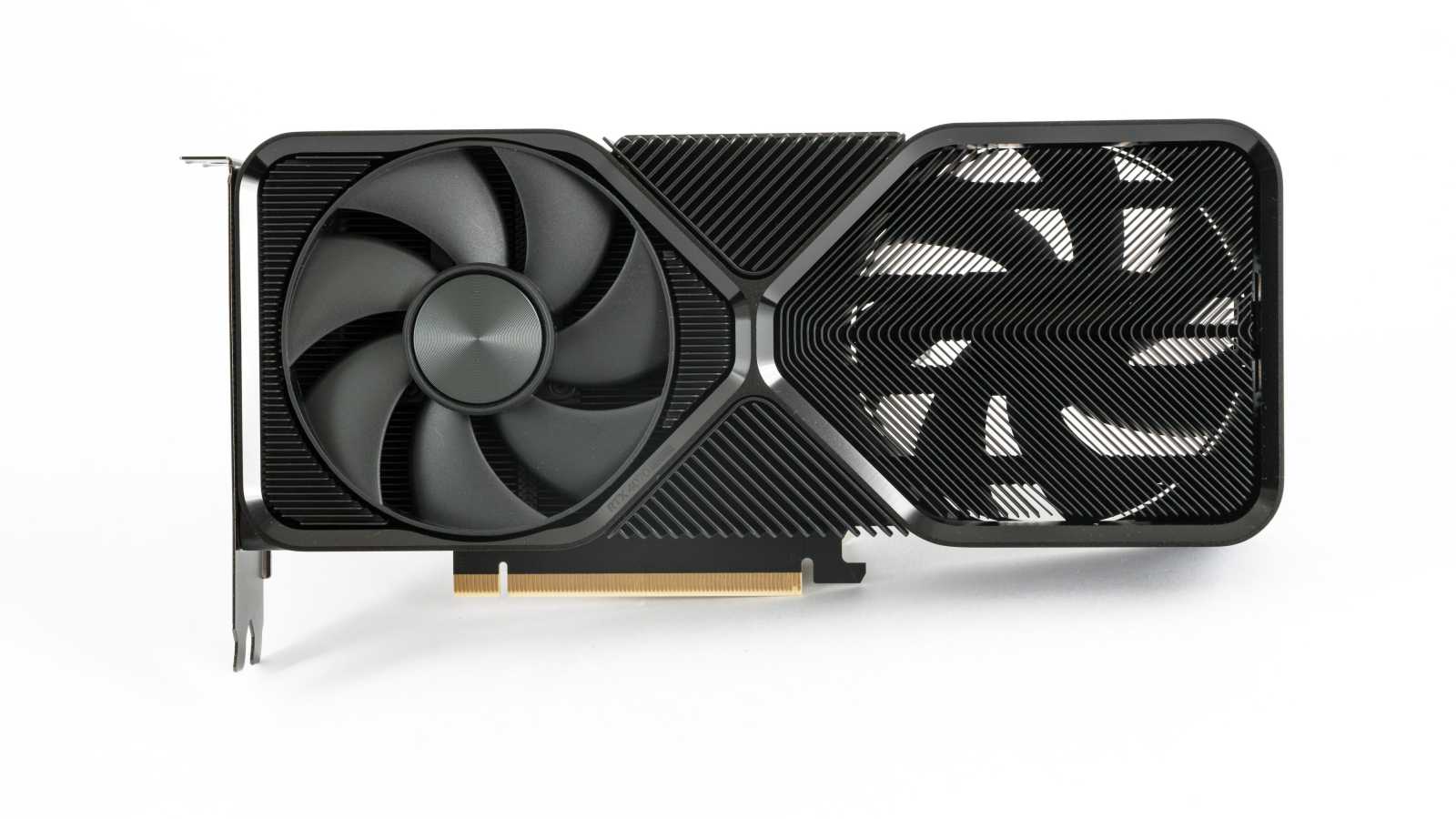 Test Nvidia GeForce RTX 4070 Super FE: Připravte se, sešup cen je tu!